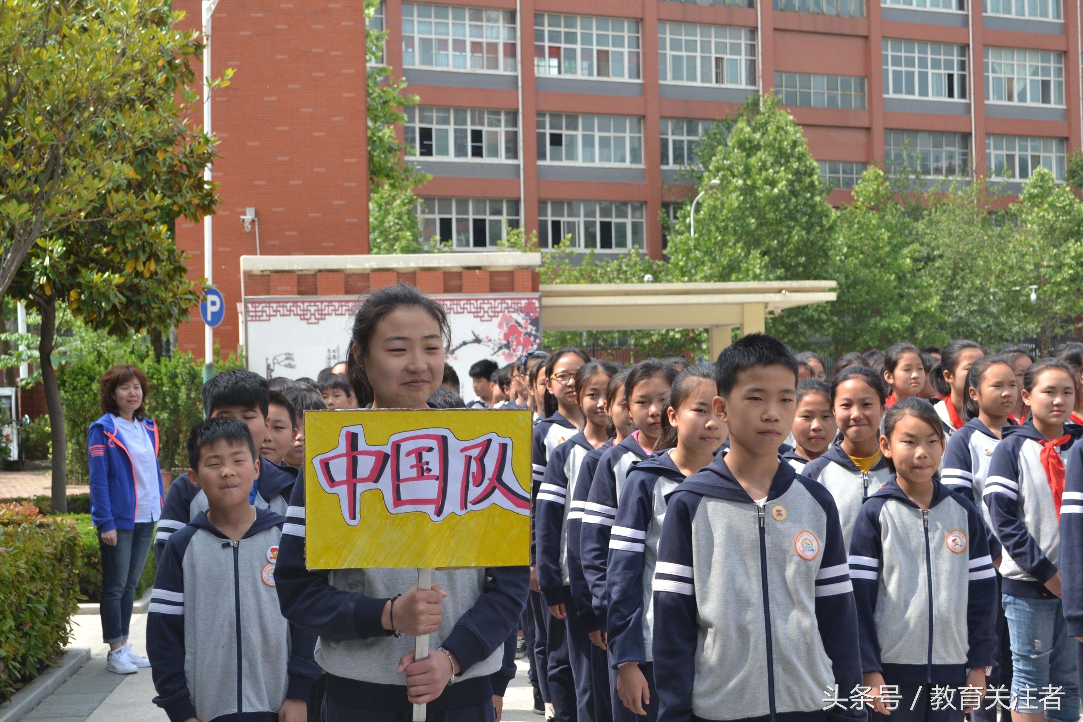郑州经开区艺术小学足球队,郑州大学路小学足球开幕式