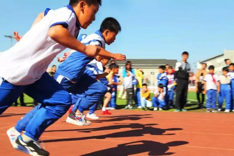 杭州小女孩8岁开长4年后长到1米68！妈妈坚持这样做