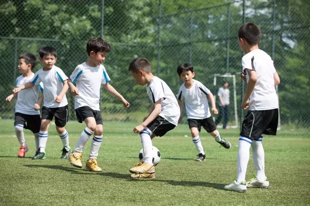 杭州小女孩8岁开长4年后长到1米68！妈妈坚持这样做