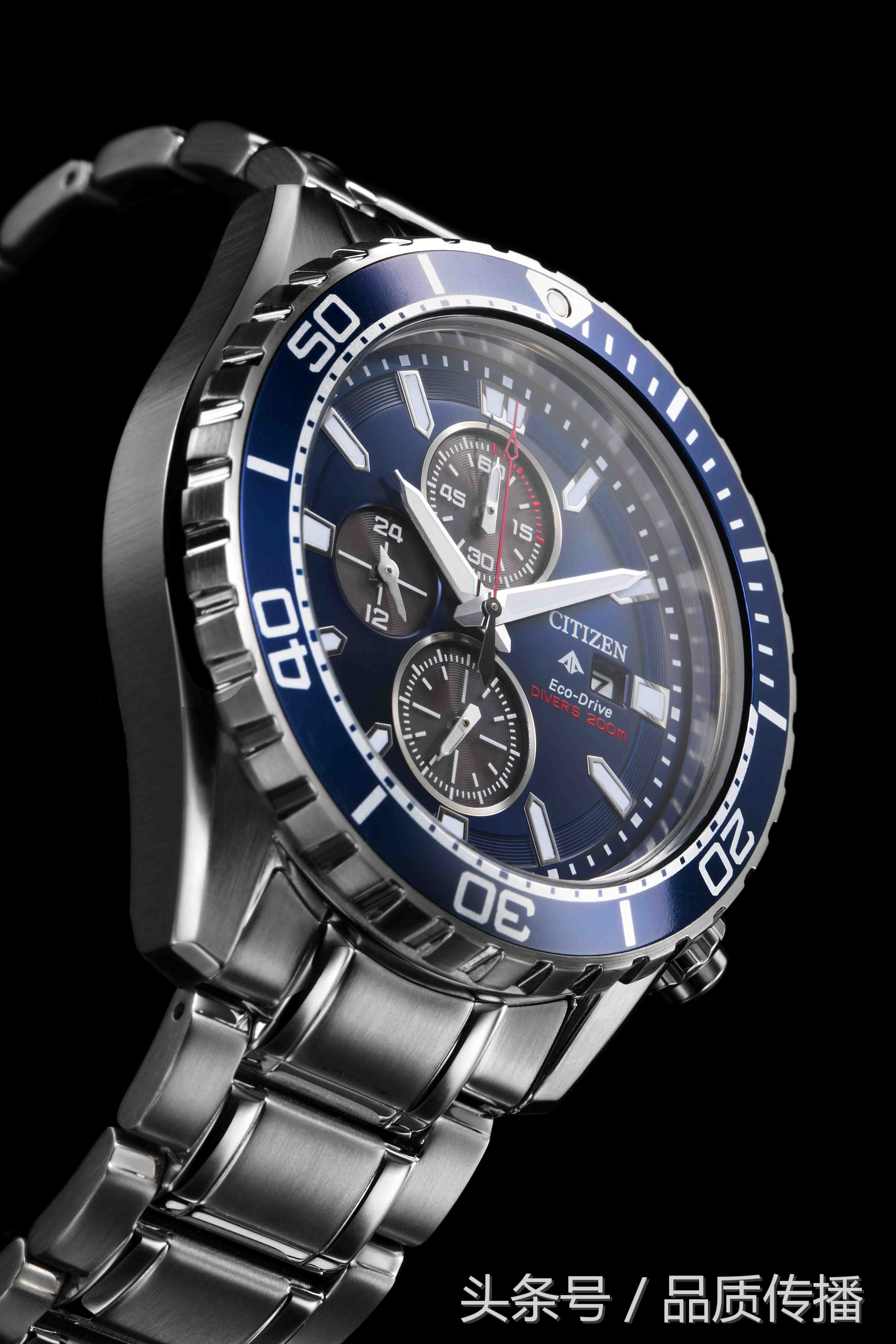 世界公民手表头号玩家,巴塞尔表展秀装置艺术、光动能、卫星对时