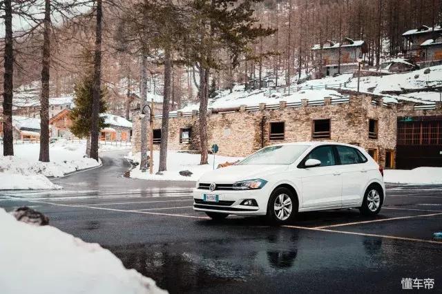 对比试驾新老两代大众polo (大众第六代polo国内首发)