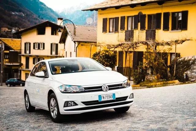 对比试驾新老两代大众polo (大众第六代polo国内首发)