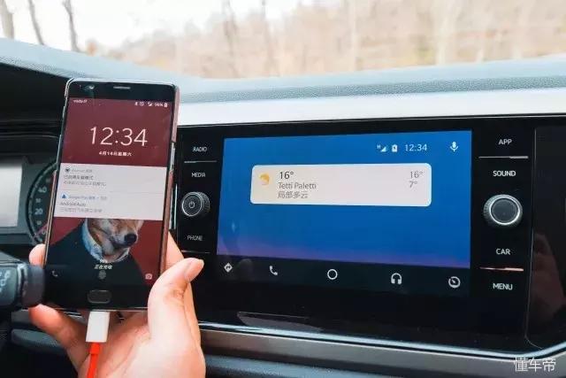 对比试驾新老两代大众polo (大众第六代polo国内首发)