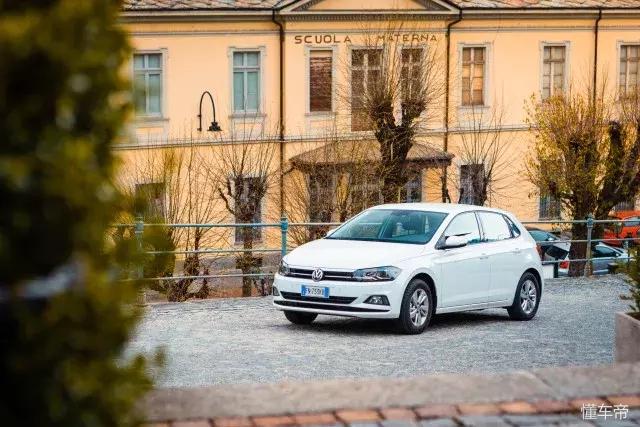 对比试驾新老两代大众polo (大众第六代polo国内首发)