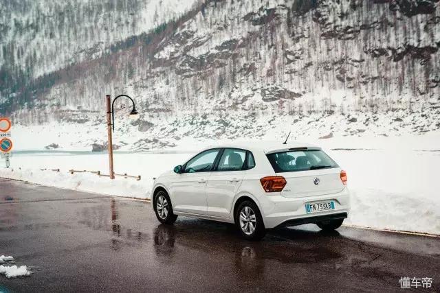 对比试驾新老两代大众polo (大众第六代polo国内首发)