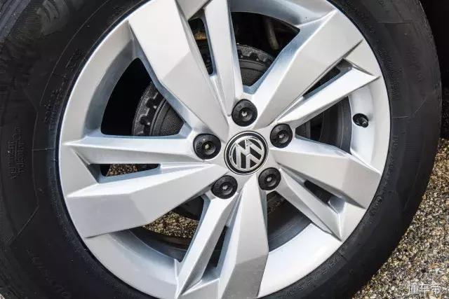 对比试驾新老两代大众polo (大众第六代polo国内首发)