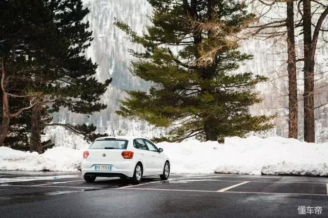 对比试驾新老两代大众polo (大众第六代polo国内首发)