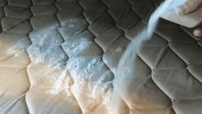 孩子尿床了床垫处理妙招,宝宝尿床床渍怎么处理