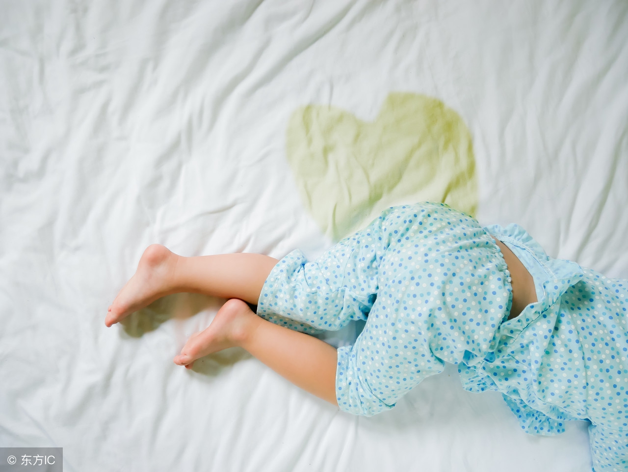 孩子尿床了床垫处理妙招,宝宝尿床床渍怎么处理