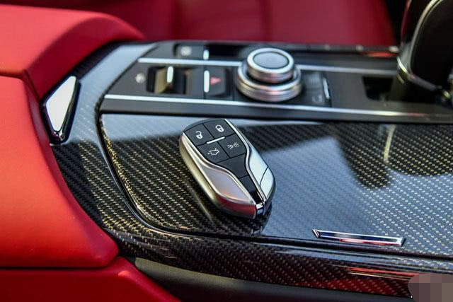 玛莎拉蒂最新suv实车测评,全新一代玛莎拉蒂中型suv