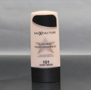 干敏皮粉底液学生党平价 (平价好用油皮持妆粉底液学生党)