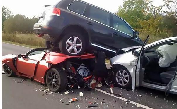 撞了豪车赔不起怎么办,撞到豪车赔不起怎么办买什么保险