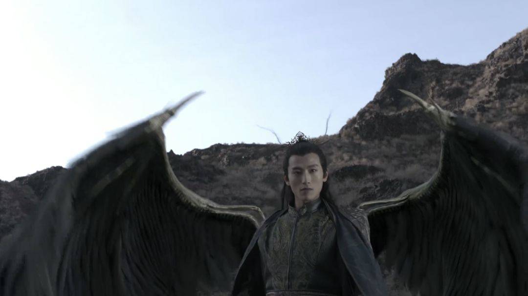 有本事你就上天,结果《莽荒纪》里的他挥着翅膀一直在天上飞!