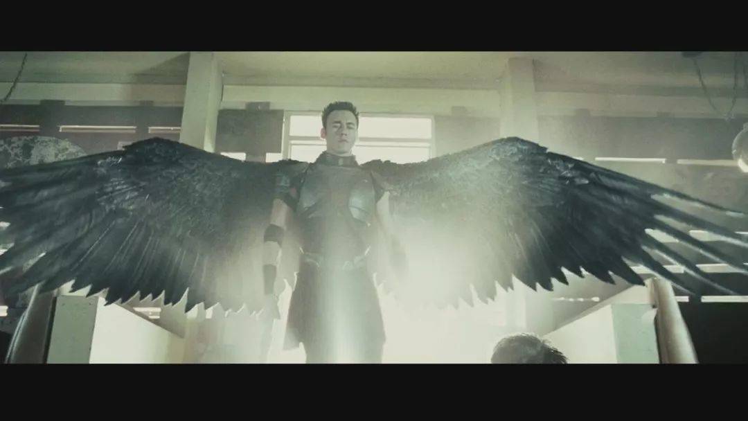 有本事你就上天,结果《莽荒纪》里的他挥着翅膀一直在天上飞!