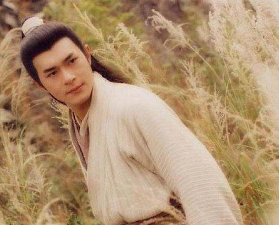 有本事你就上天,结果《莽荒纪》里的他挥着翅膀一直在天上飞!