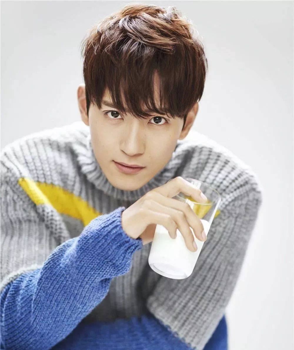 有本事你就上天,结果《莽荒纪》里的他挥着翅膀一直在天上飞!