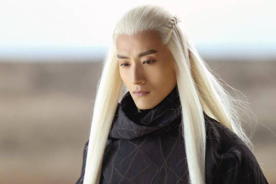 有本事你就上天,结果《莽荒纪》里的他挥着翅膀一直在天上飞!