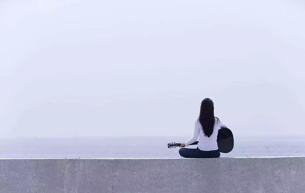 50首最美爱情诗词,十首最惊艳的现代青春诗