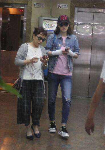 熊黛林被曝怀孕3个月,熊黛林产后带孩子