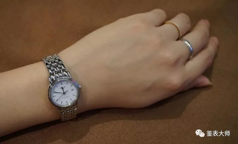 浪琴优雅系列女士手表,浪琴优雅女表皮带好还是钢带好看