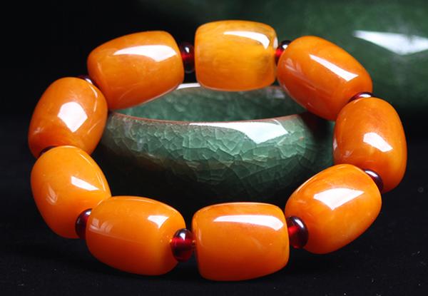 老蜜蜡挂件效果图,精美蜜蜡吊坠一套