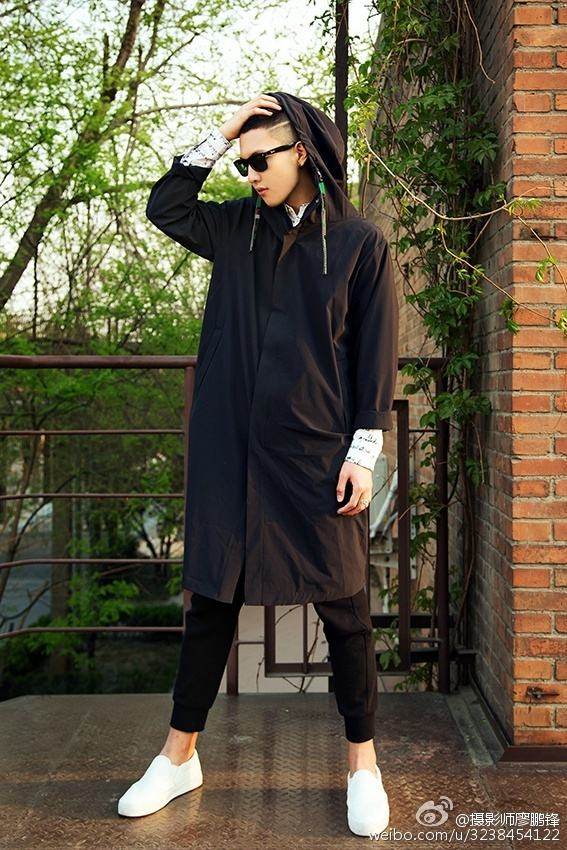 《101》黑幕怕是她？“女版董岩磊”杨超越穷傻白甜能走多远？