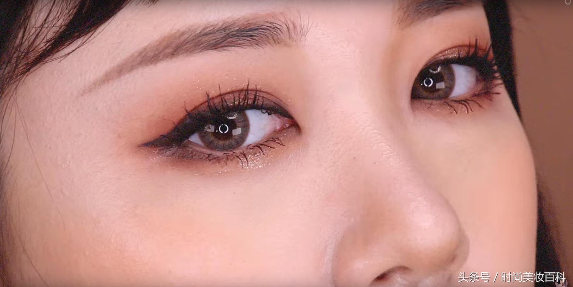 戴眼镜的美妆博主女,复古美妆博主妆容