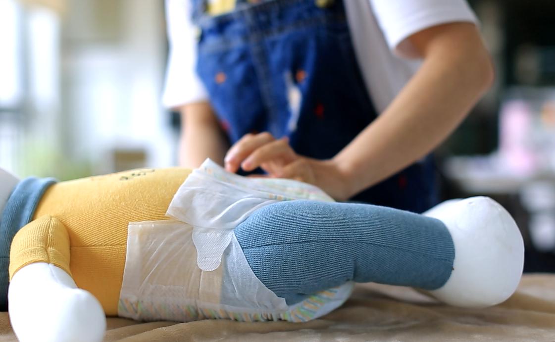 纸尿片纸尿裤,纸尿裤尿片拉拉裤初生婴儿怎么选