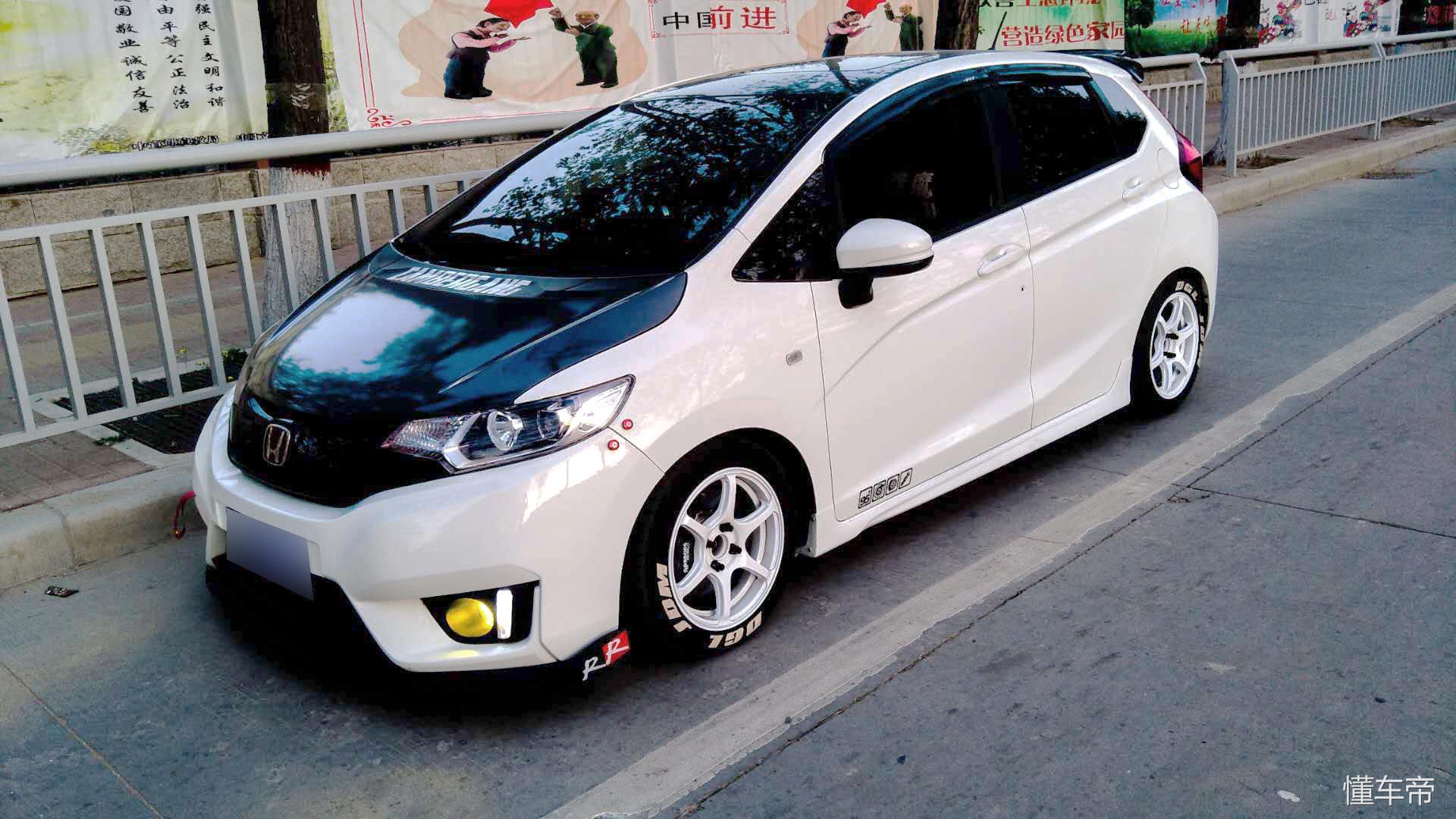 开飞度总担心被撞,开本田飞度出门被拍