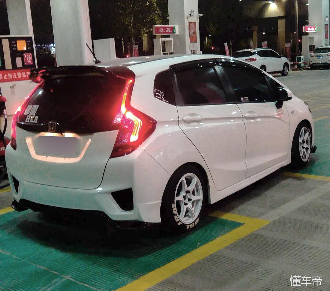 开飞度总担心被撞,开本田飞度出门被拍