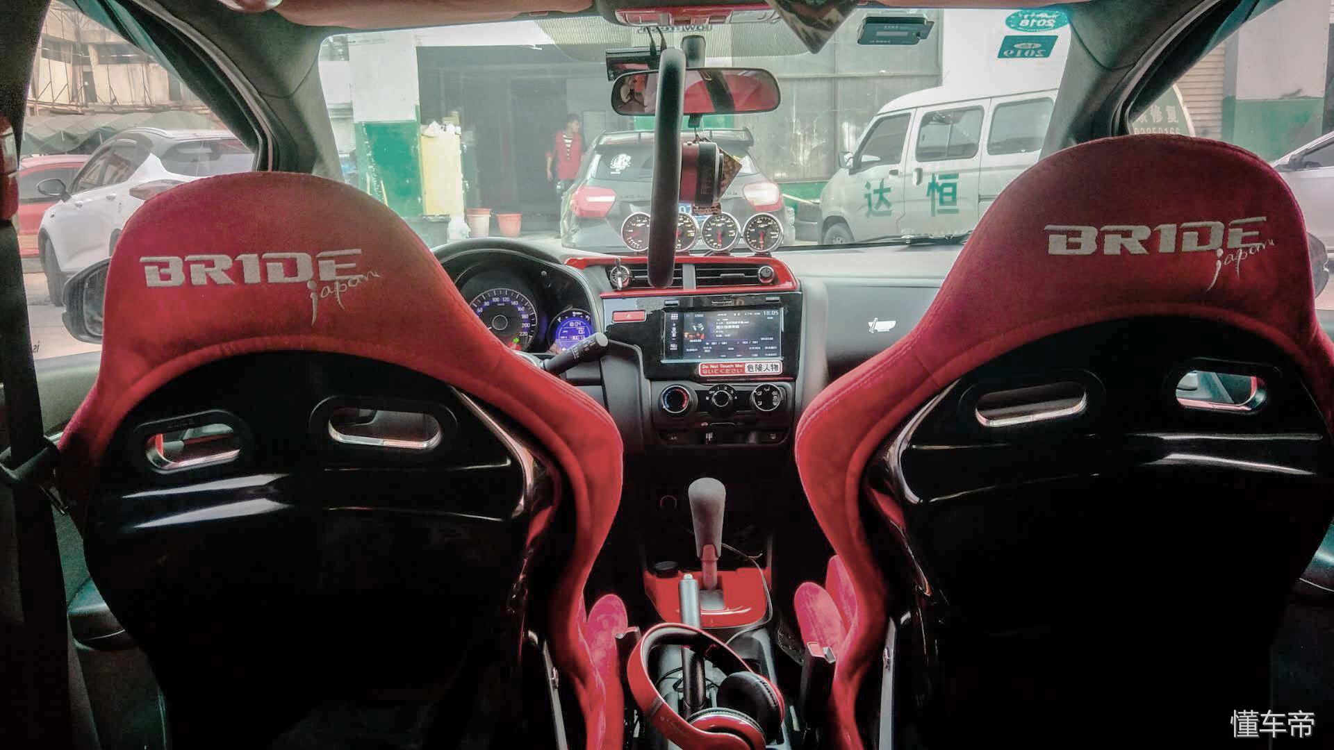 开飞度总担心被撞,开本田飞度出门被拍