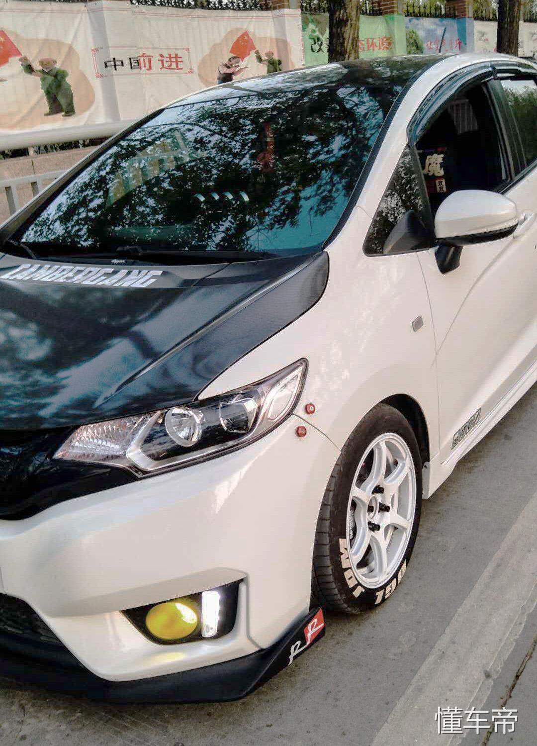 开飞度总担心被撞,开本田飞度出门被拍