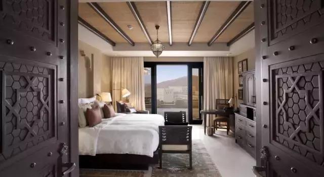 「阿布扎比」与世隔绝，充满神秘色彩の沙漠皇宫酒店