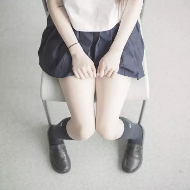 大姨妈来了肚子痛,大姨妈来了肚子痛的句子