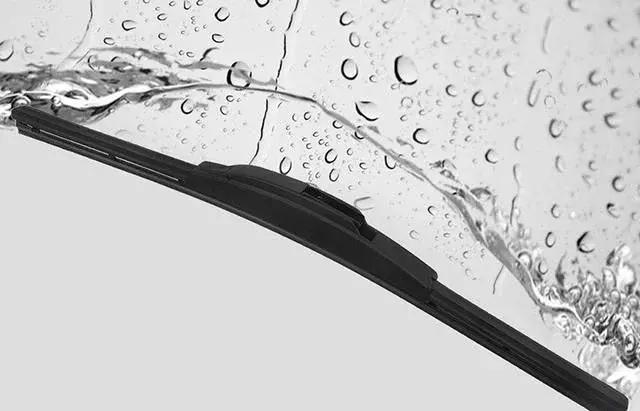 开车躲避打雷注意什么,下雨天打雷闪电可以开车吗