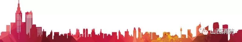 小区着火消防紧急救援有人员被困,商铺起火消防员成功营救被困者