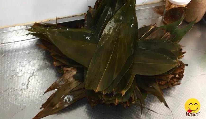 粽子不要绳子的包法,糯米粽子不煮怎么放