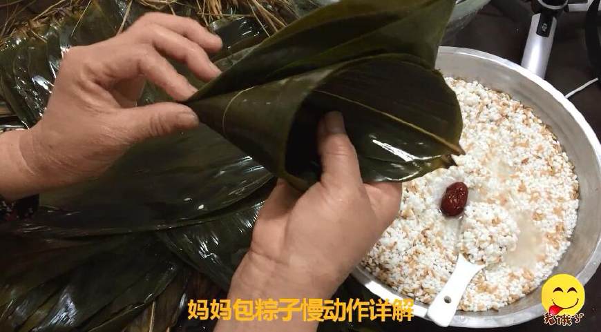 粽子不要绳子的包法,糯米粽子不煮怎么放