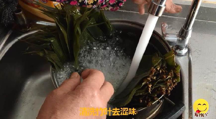 粽子不要绳子的包法,糯米粽子不煮怎么放