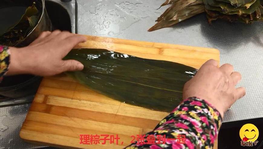 粽子不要绳子的包法,糯米粽子不煮怎么放