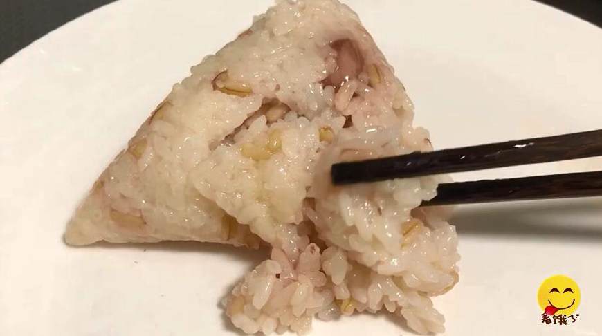 粽子不要绳子的包法,糯米粽子不煮怎么放