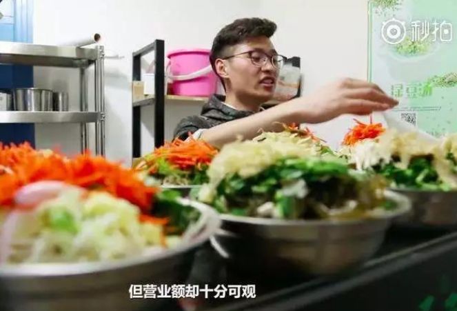 这些大学生太能赚钱了,不服不行啊?