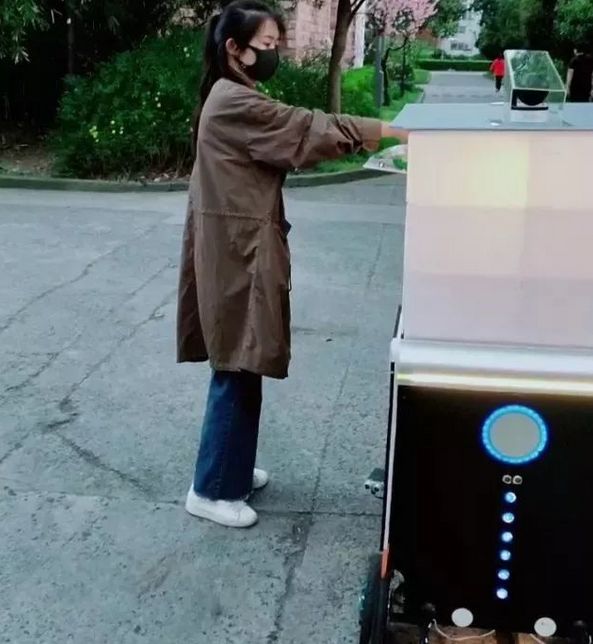 这些大学生太能赚钱了,不服不行啊?