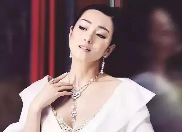 首饰小清新,女明星都在戴的小众首饰盘点