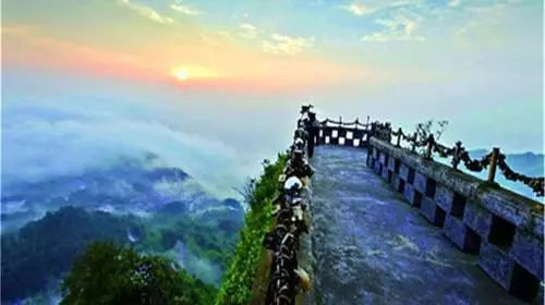 这趟高铁列车上的美食全国独有,渝贵高铁沿途风景