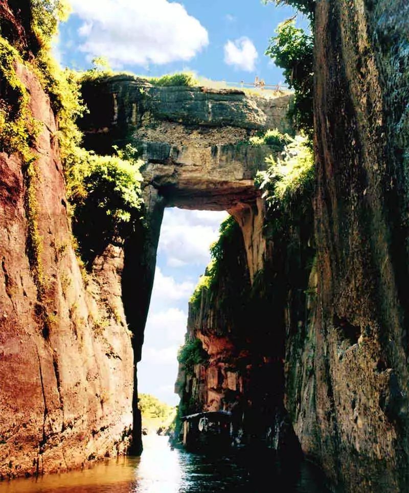 这趟高铁列车上的美食全国独有,渝贵高铁沿途风景