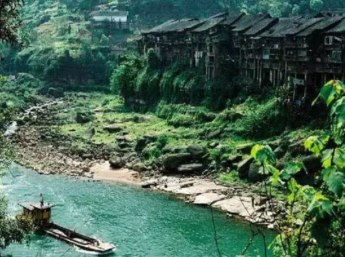 这趟高铁列车上的美食全国独有,渝贵高铁沿途风景