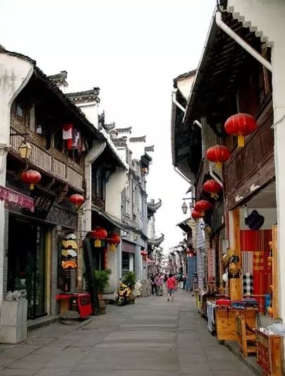 这趟高铁列车上的美食全国独有,渝贵高铁沿途风景