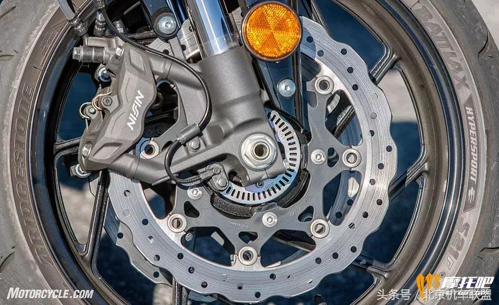 本田中排街车测评,aprilia最强街车