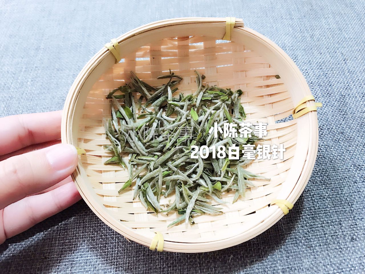 老白茶散茶和饼茶颜色有什么区别,白茶散茶和饼茶的味道